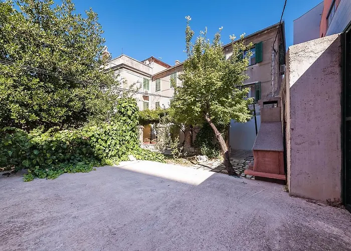 アパート Heart Of The シベニク